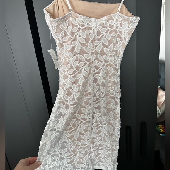 Windsor White Lace Dress - Picture 5 of 5